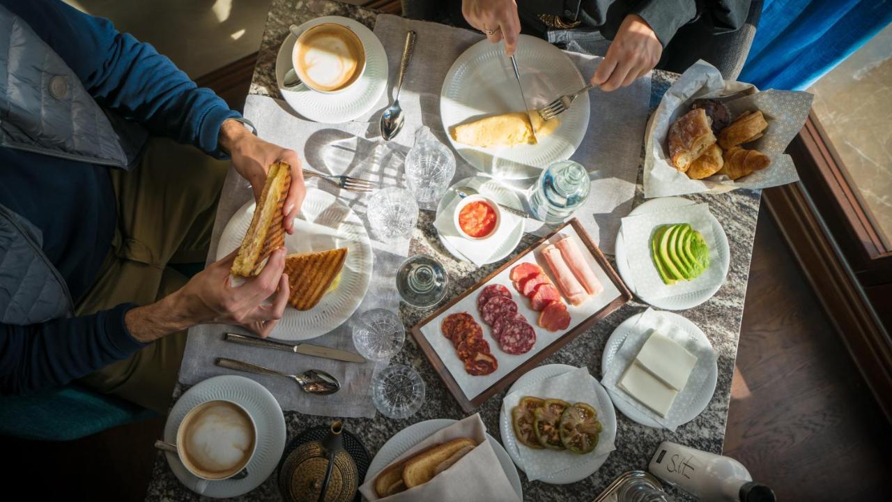 El Llorenc Parc De La Mar - Adults Only Πάλμα ντε Μαγιόρκα Εξωτερικό φωτογραφία A typical breakfast at the hotel