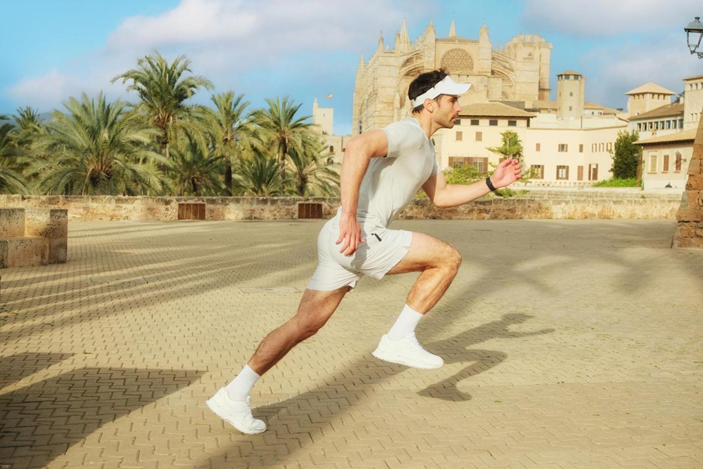 El Llorenc Parc De La Mar - Adults Only Πάλμα ντε Μαγιόρκα Εξωτερικό φωτογραφία A man running
